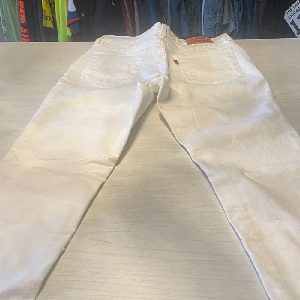Women’s White Levi Denim Jeans